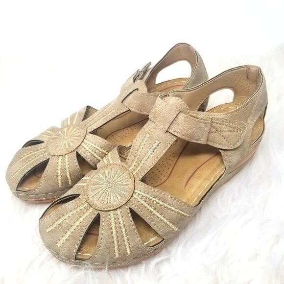 Pretty tan sandals. Size Euro 40 - Picture 1 of 11